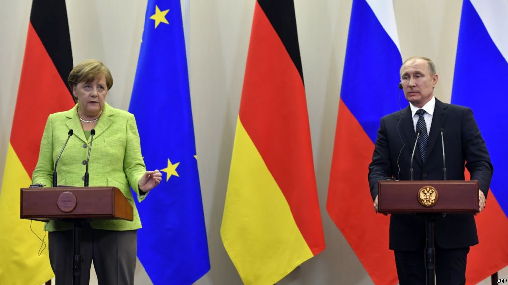 Меркель – Путіну: Україна має отримати повний контроль над своїм кордоном на сході