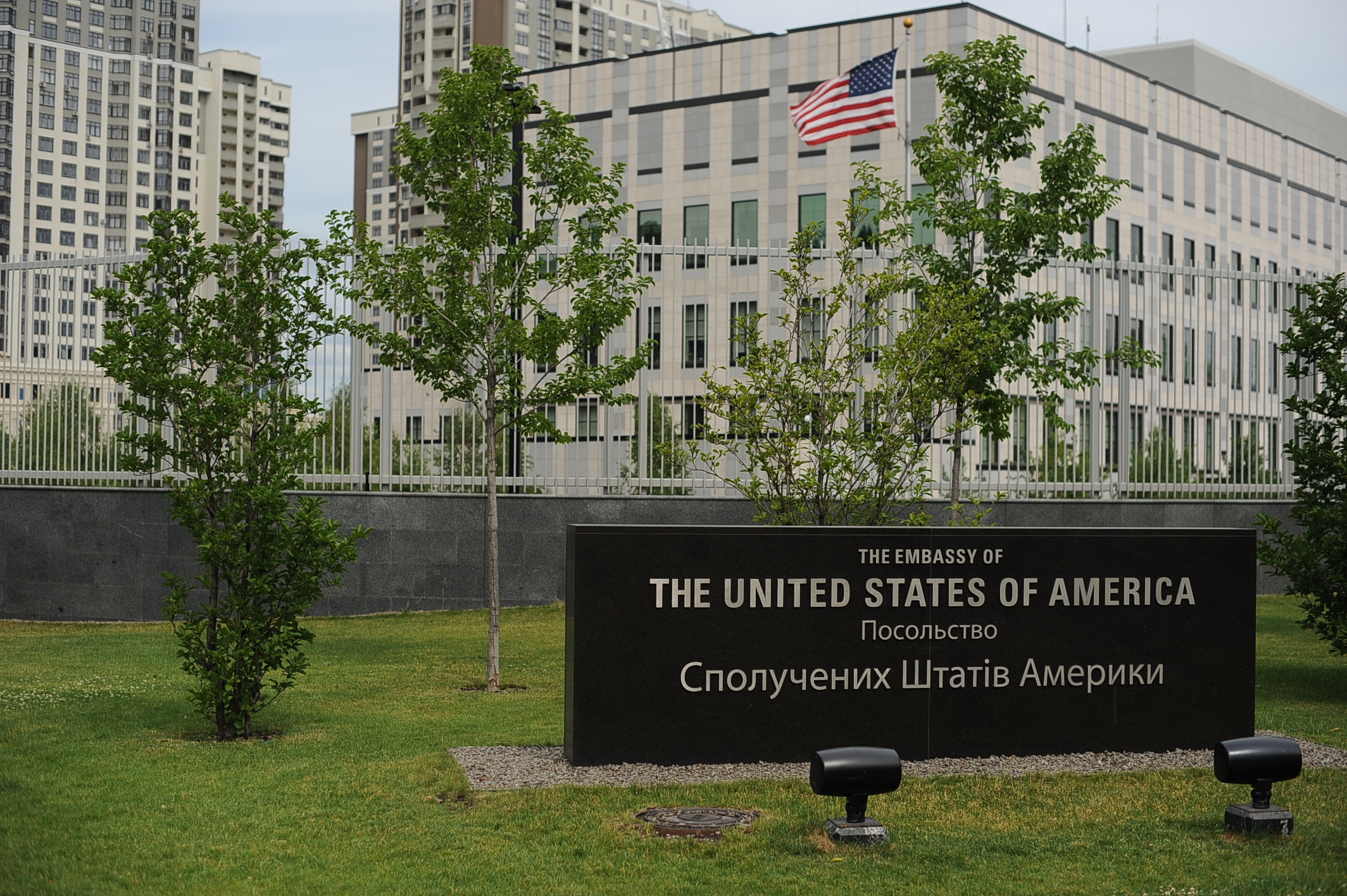 Вибух на території посольства США