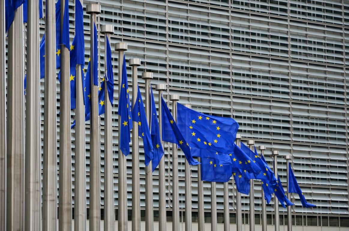 Єврокомісія готова захищати європейські інтереси