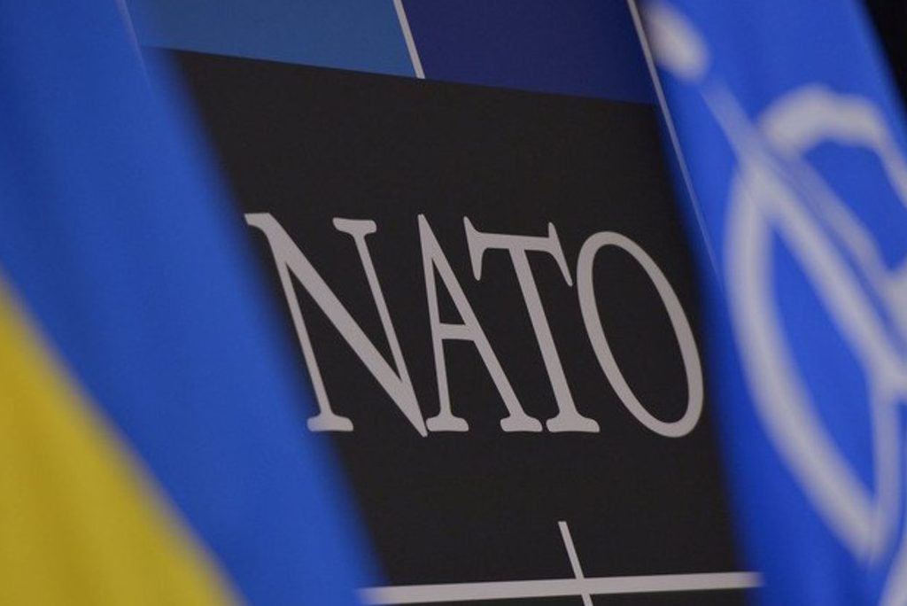Чи вступила б Україна в НАТО, якби не здала ядерну зброю?