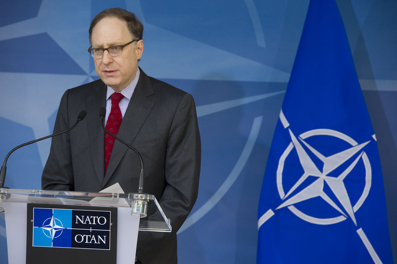 Колишній генсек НАТО закликає Трампа надати Україні летальну зброю