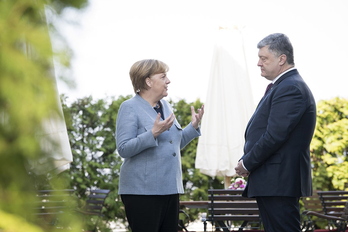 Порошенко зустрівся з Меркель