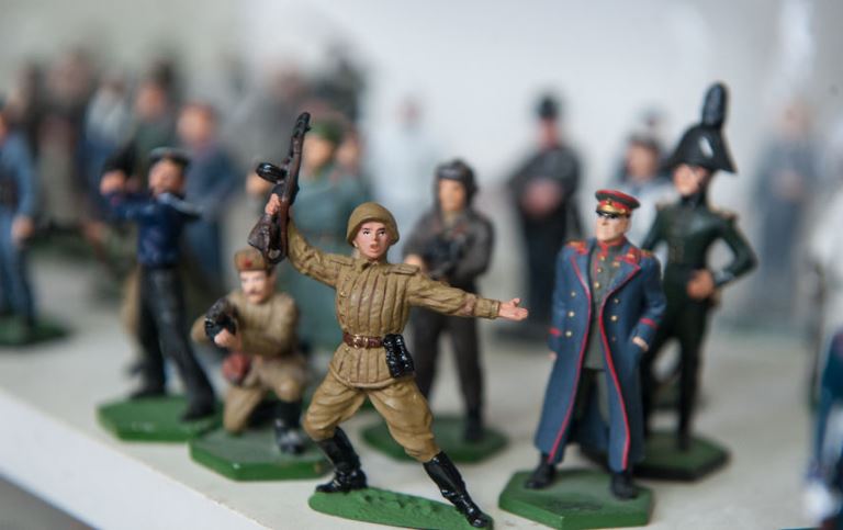 Військово-історична іграшка як складова воєнного міфодизайну