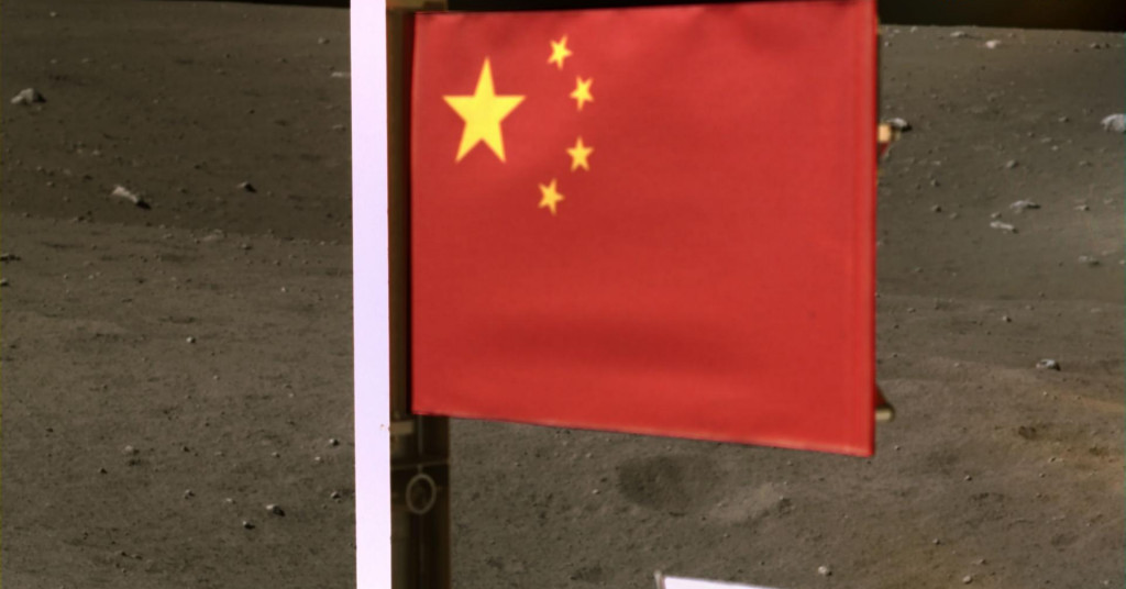 Китайський прапор на Місяці